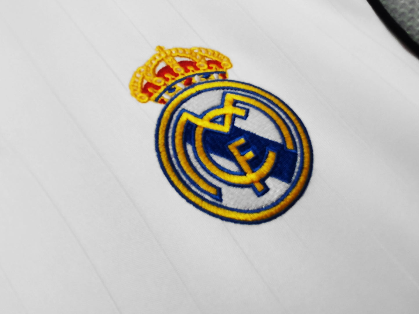 Retro 2006/07 Real Madrid Home Kit Long Sleeve Adult