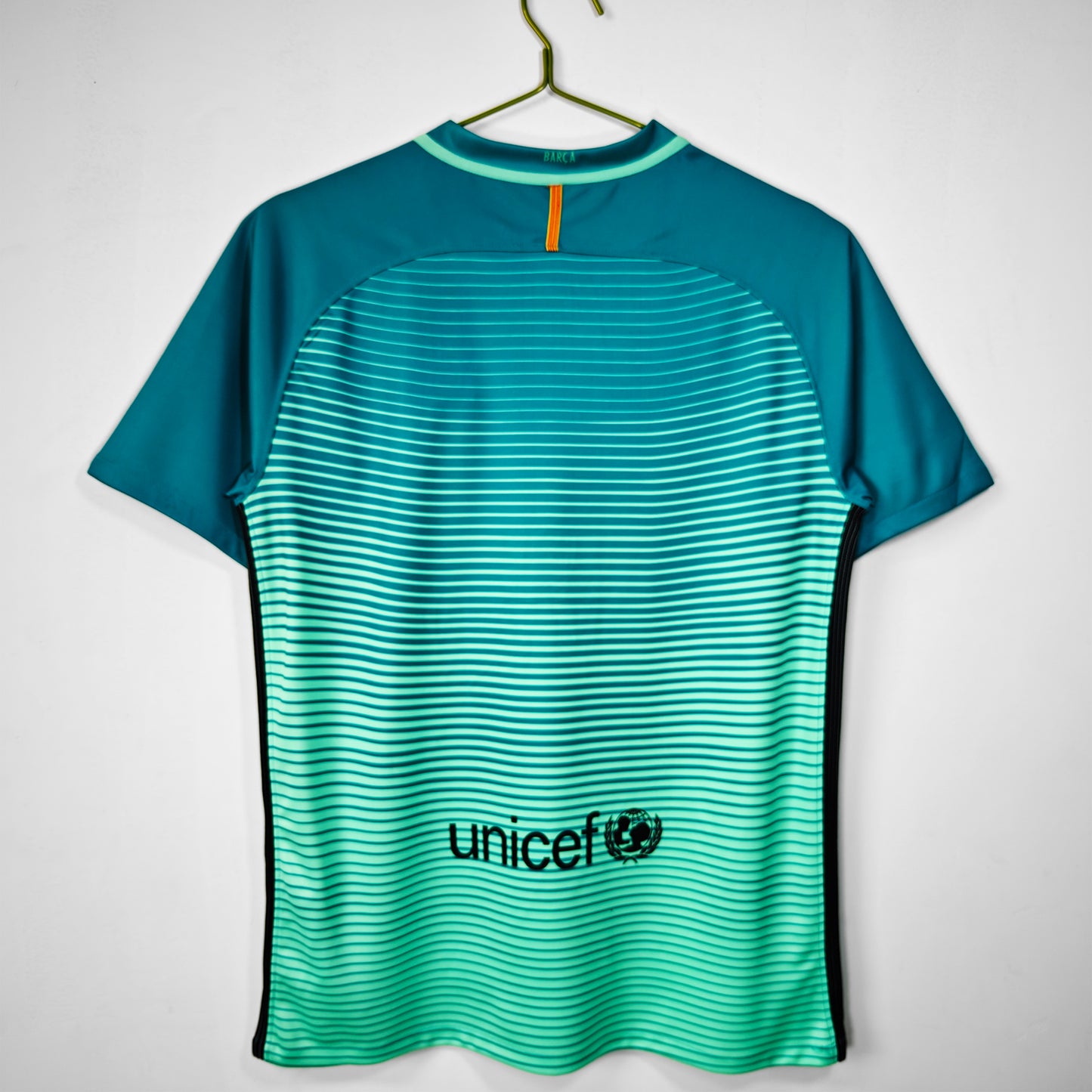 Retro 2016/17 Barcelona Second Kit Adult