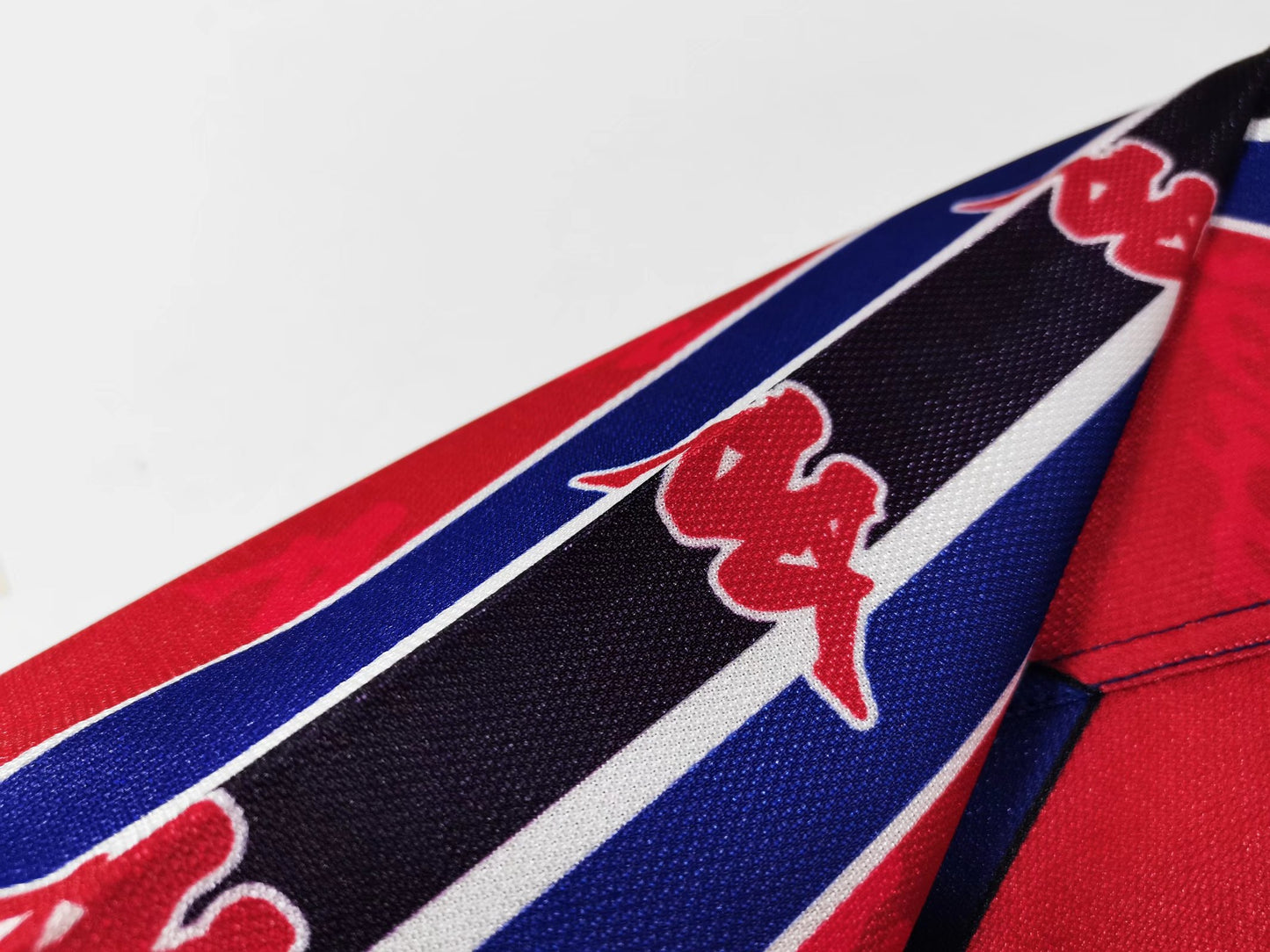 Retro-Fußballtrikot des FC Barcelona aus der Saison 1996/97
