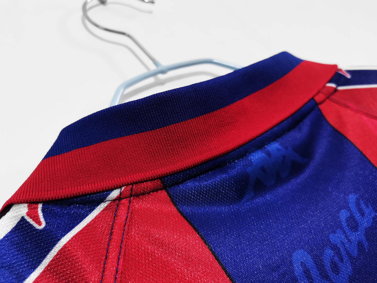 Retro-Fußballtrikot des FC Barcelona aus der Saison 1996/97