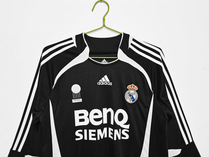 Retro 2006/07 Real Madrid Second Guest Kit Adult