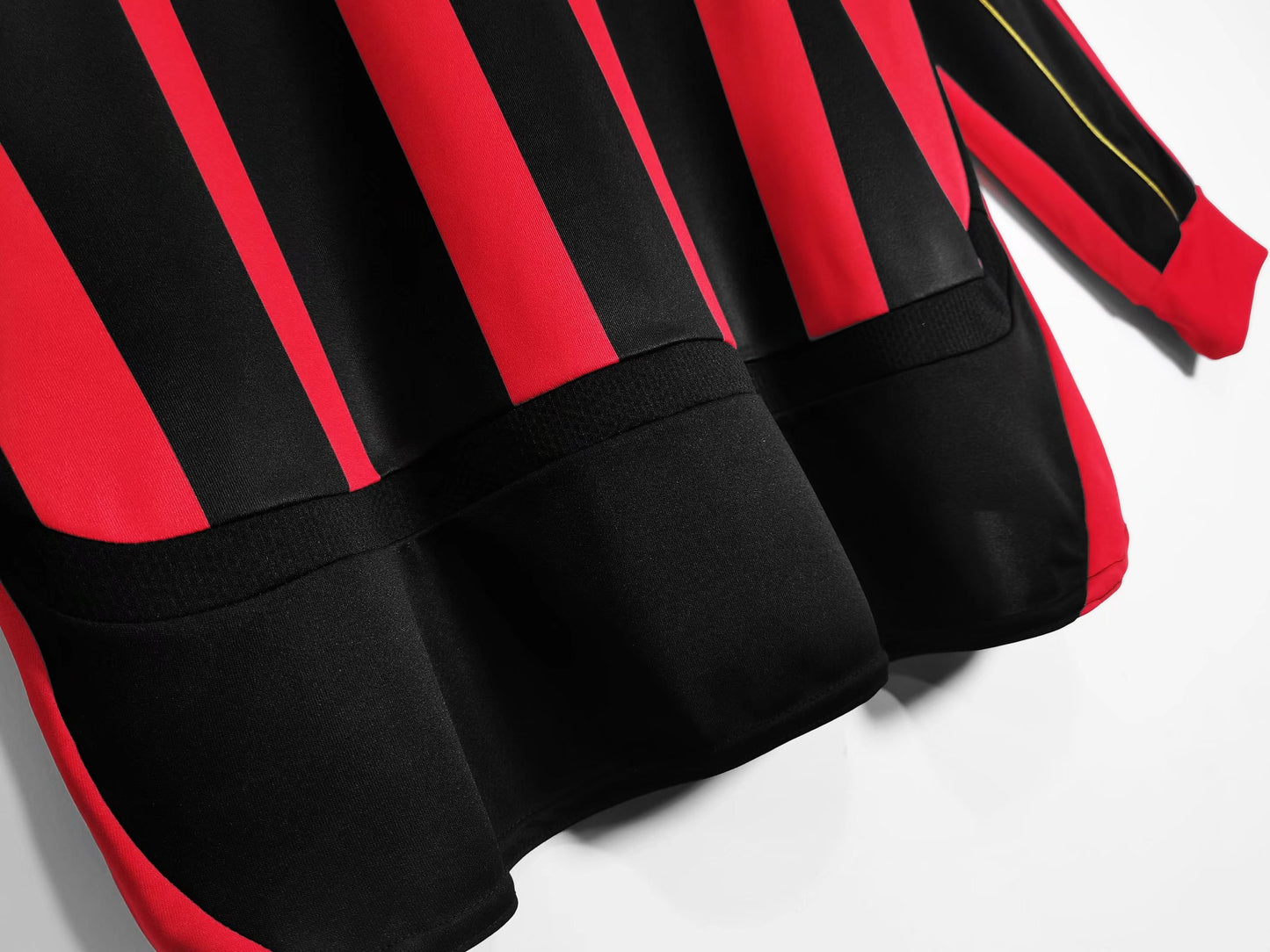 Retro 2006/07 AC Milan At Home Kit Adult