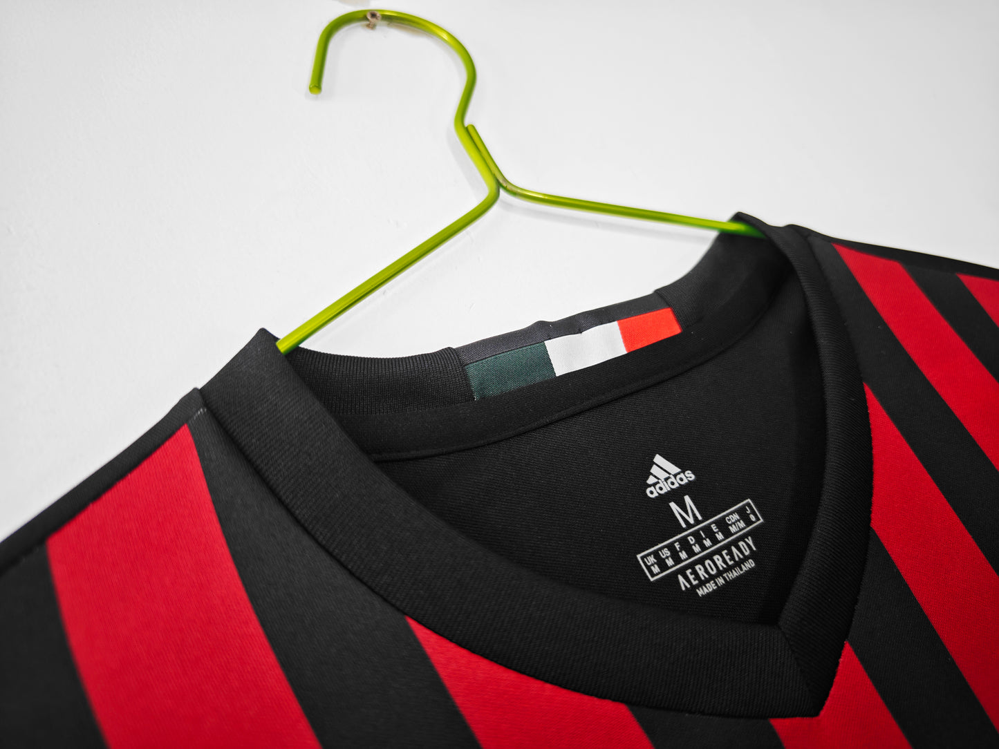 Retro 2016/17 AC Milan Home Kit
