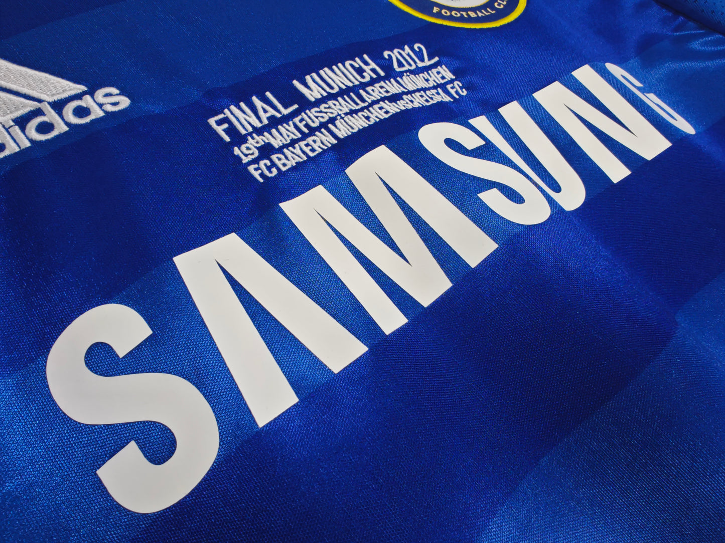 Retro 2011/12 Chelsea Home Kit Adult